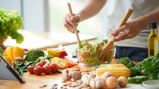 Kochen mit verschiedenen Gemüse Sorten