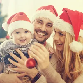 Glückliche Familie an Weihnachten