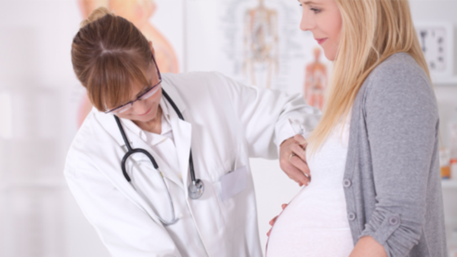 Schwangere Frau beim Arzt